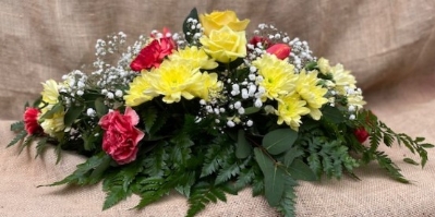 Double ended fresh wreath in Yellows